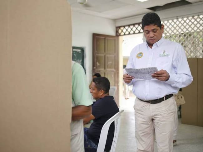 Alcalde Antonio Quinto Guerra ejerció su derecho al voto e hizo recorrido