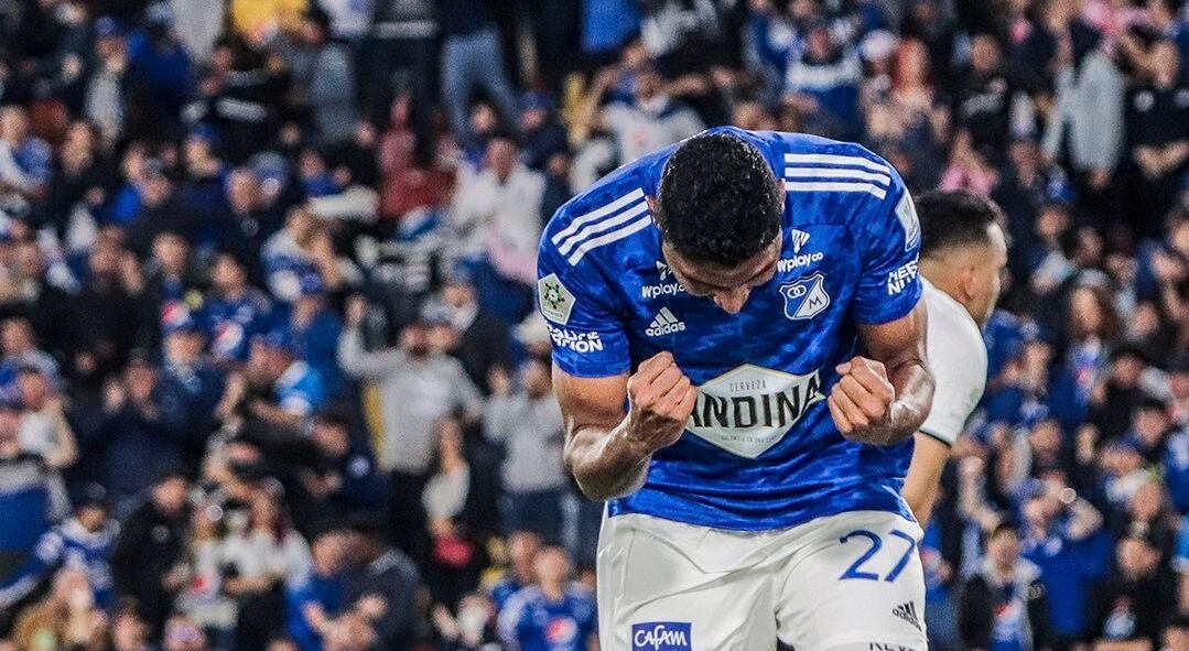 Luis Carlos Ruíz festeja uno de sus siete goles en Millonarios / Twitter: @MillosFCoficial.
