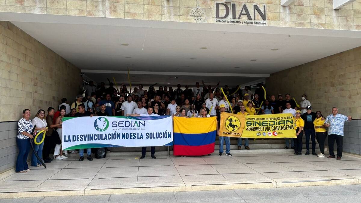 Funcionarios de la DIAN en Cartagena exigieron estabilidad laboral