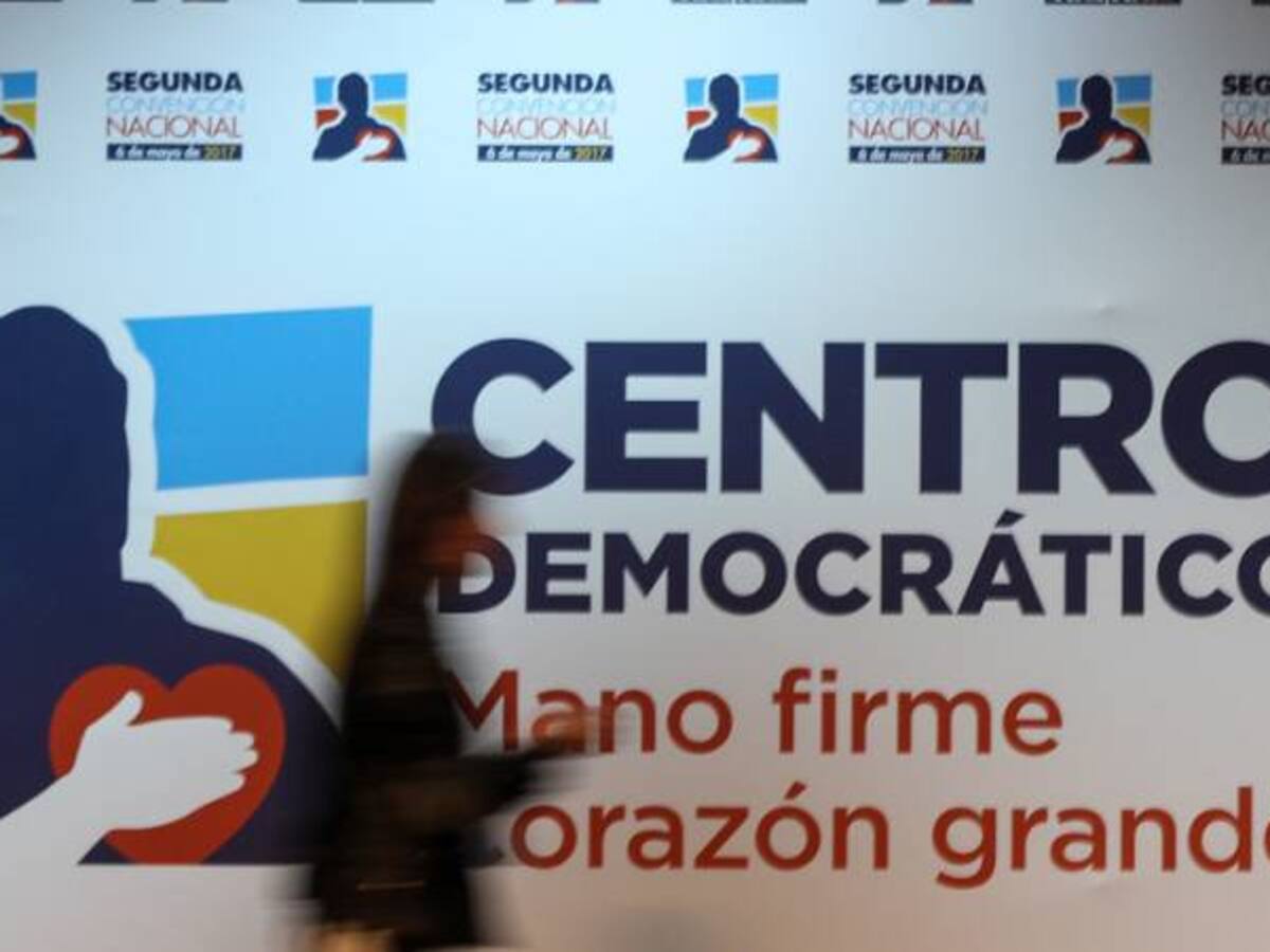 Los polémicos ataques del uribismo a Sergio Fajardo