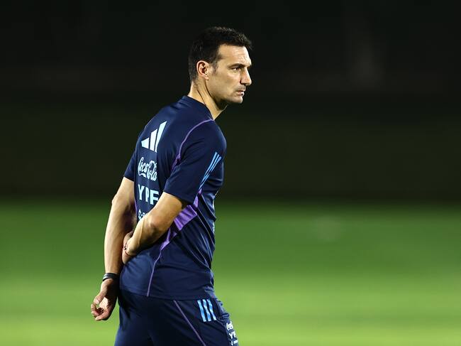 DOHA, QATAR - NOVEMBER 18: Lionel Scaloni, Head Coach of Argentina looks on during the Argentina Training Session at Qatar University training site 3 on November 18, 2022 in Doha, Qatar. (Photo by Tim Nwachukwu/Getty Images)