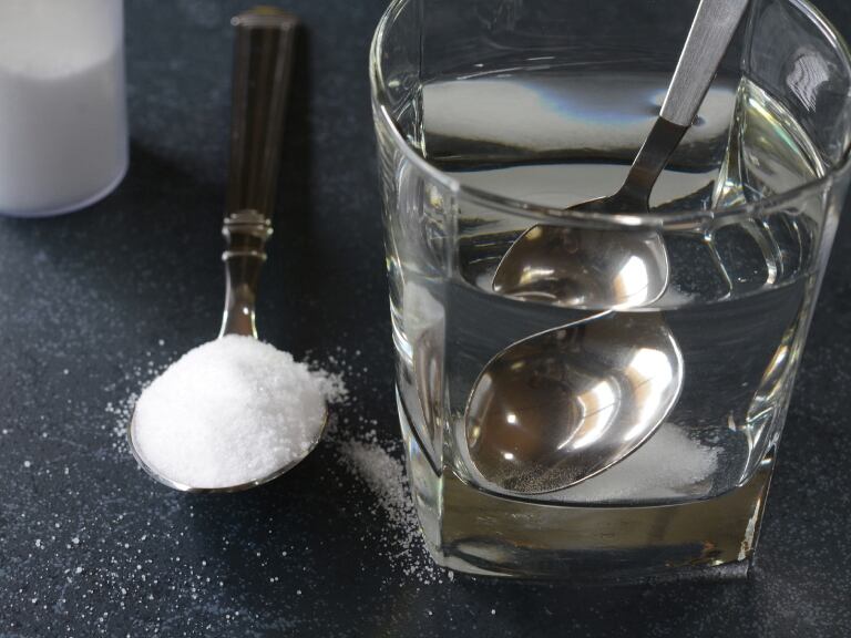 Agua con sal, imagen te referencia: Getty Images