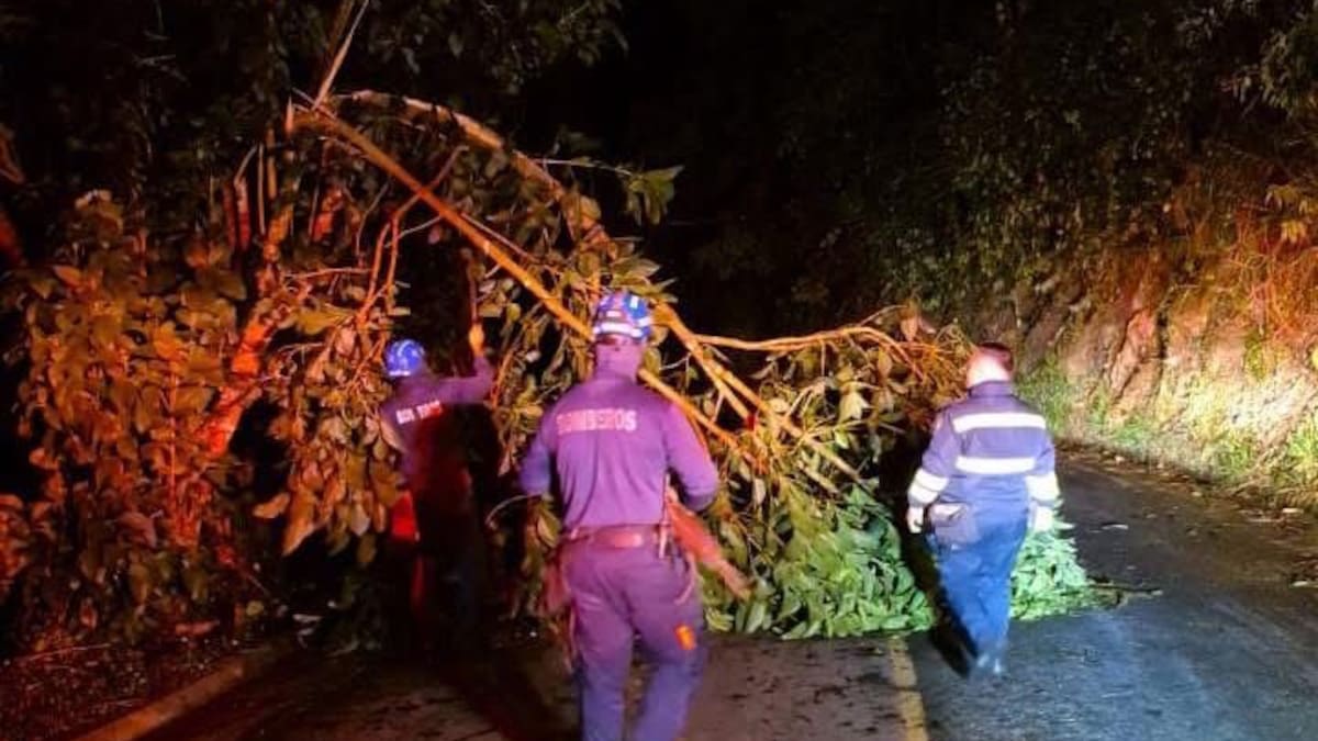 Las lluvias de las últimas horas afectan la vía entre Salamina- Pácora en el norte de Caldas