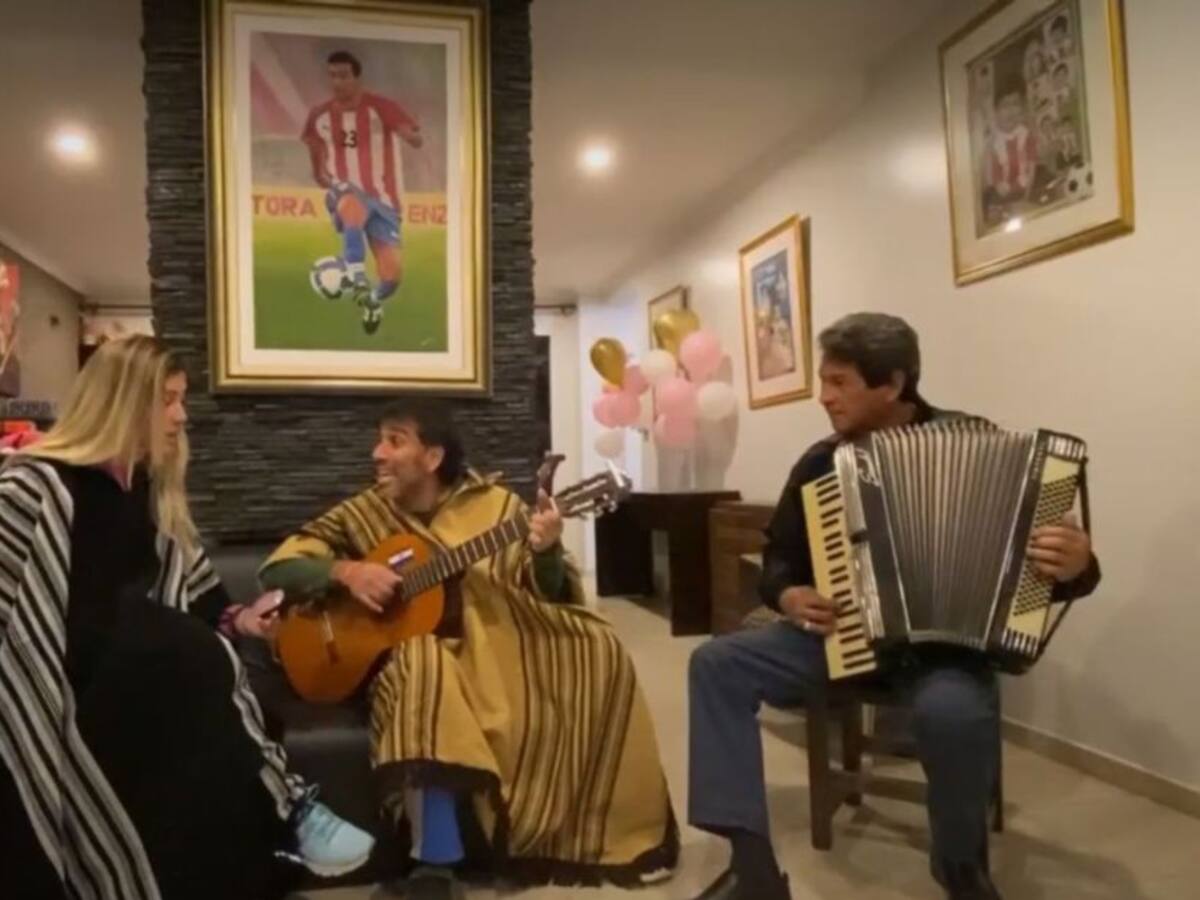 Cantando vallenato el 'Pipino' Cuevas habló de Colombia vs Paraguay