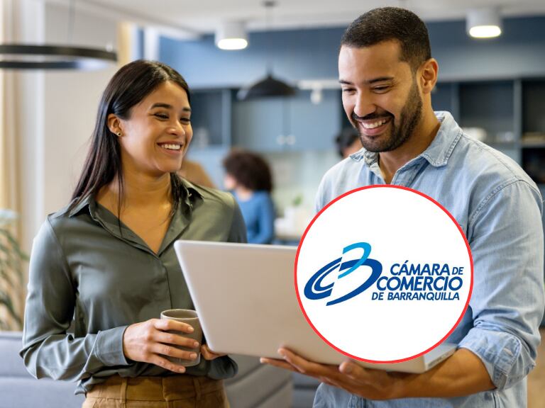 Personas conversando en su empresa con un computador en la mano / Cámara de Comercio de Barranquilla (Getty Images)