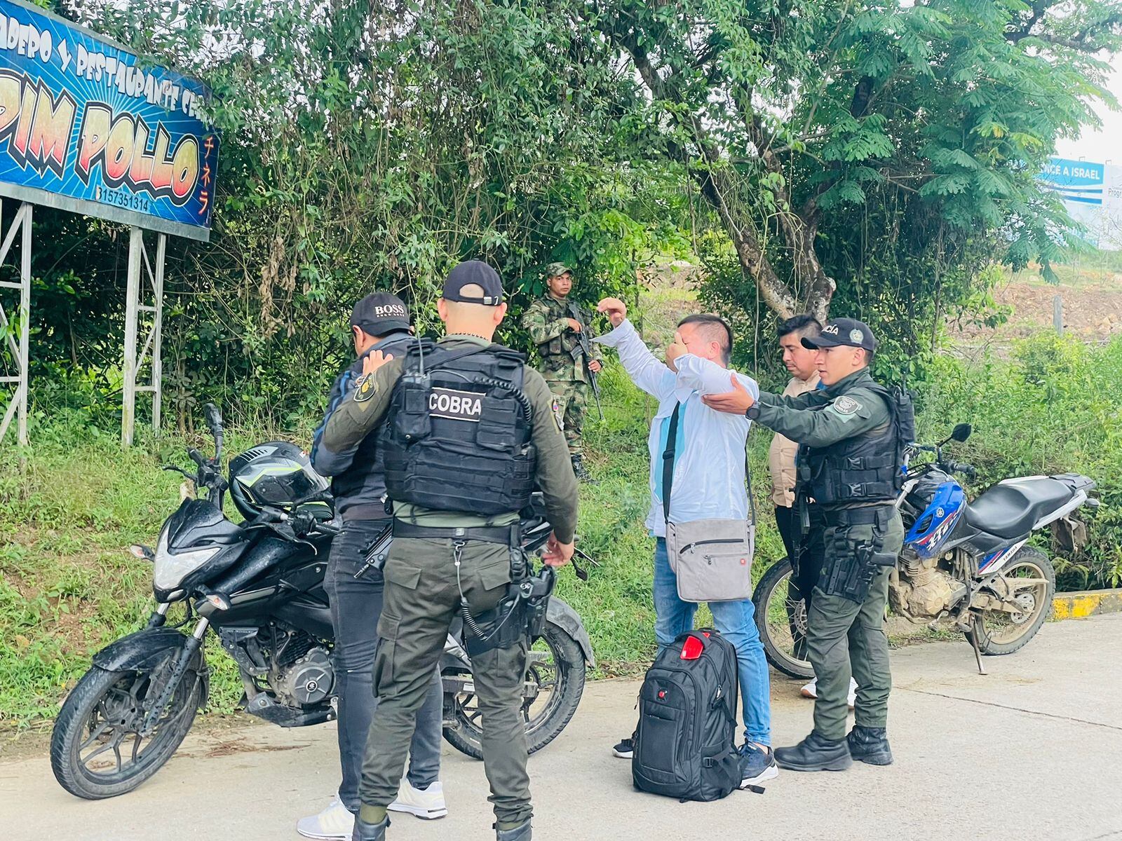 Así mismo, lograron sacar de circulación más de 3.200 dosis de marihuana y cocaína, recuperaron una motocicleta e incautaron un arma de fuego tipo pistola.