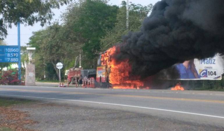Incendio buseta Rapido Tolima