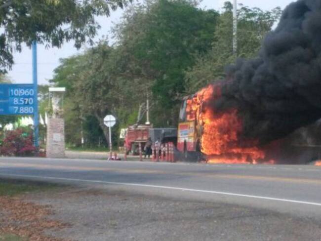 Incendio buseta Rapido Tolima