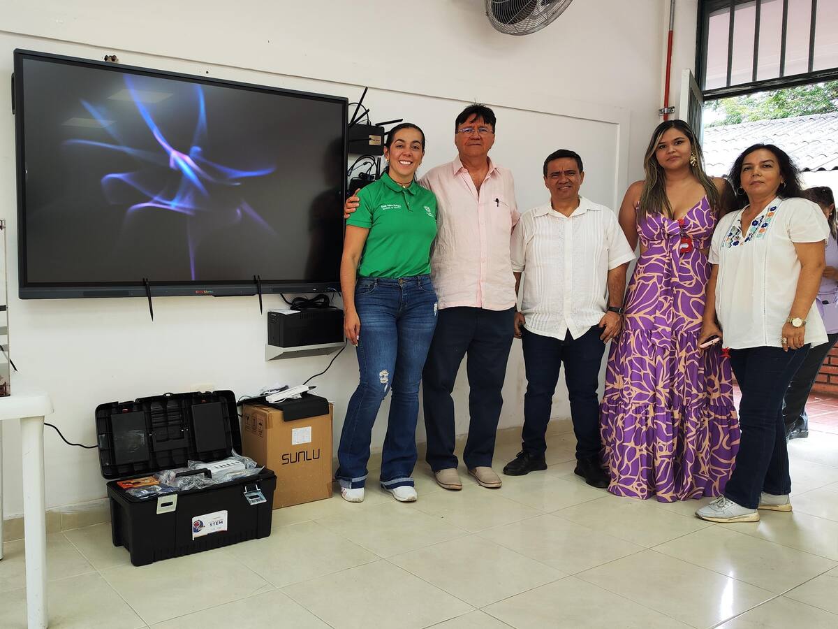 Colegio de Neiva fue dotado con laboratorio de innovación y elementos tecnológicos