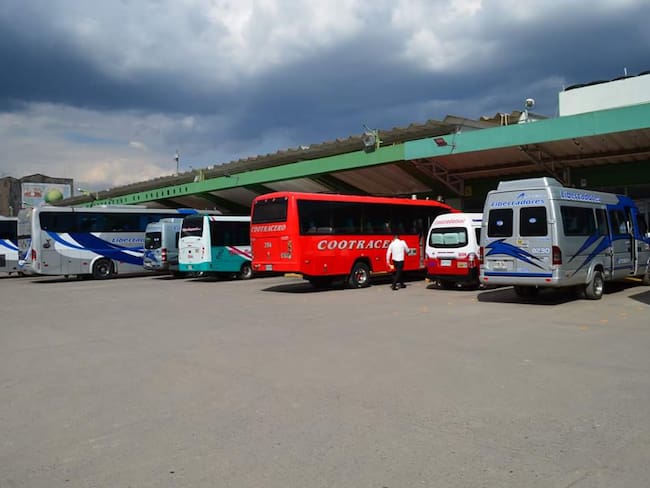 Autoridades y empresas de transporte ajustan su operación ante el incremento de viajeros en fin de año.