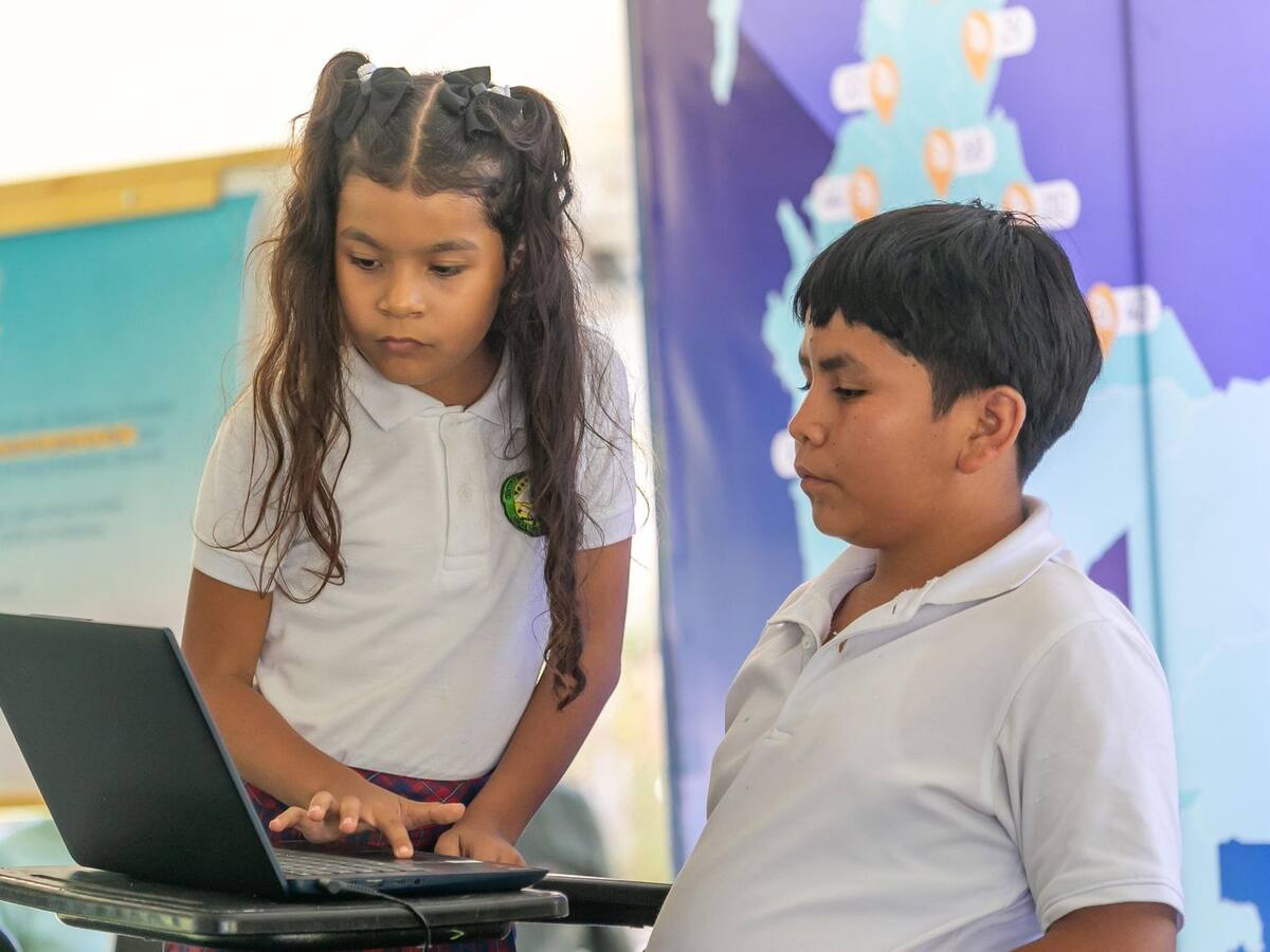 MinTic lanza programa ‘Zonas Comunitarias para la Paz’ llevando internet a 831 escuelas