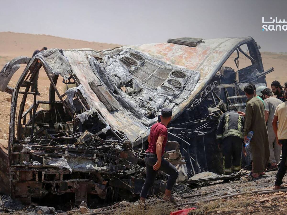 Al menos 35 muertos y 30 heridos en un choque entre dos buses en Siria