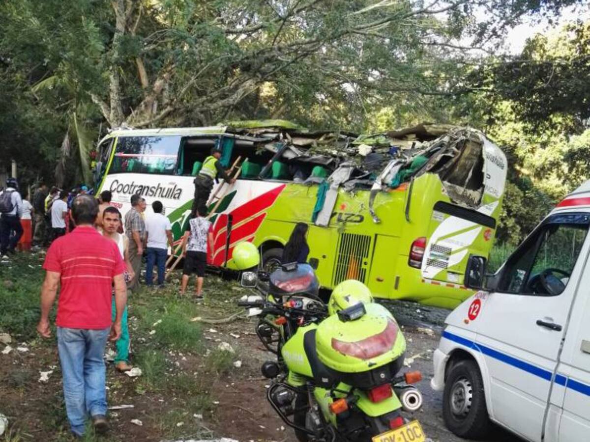Dos personas murieron en accidente de un bus que salió de Manizales hacia Caquetá
