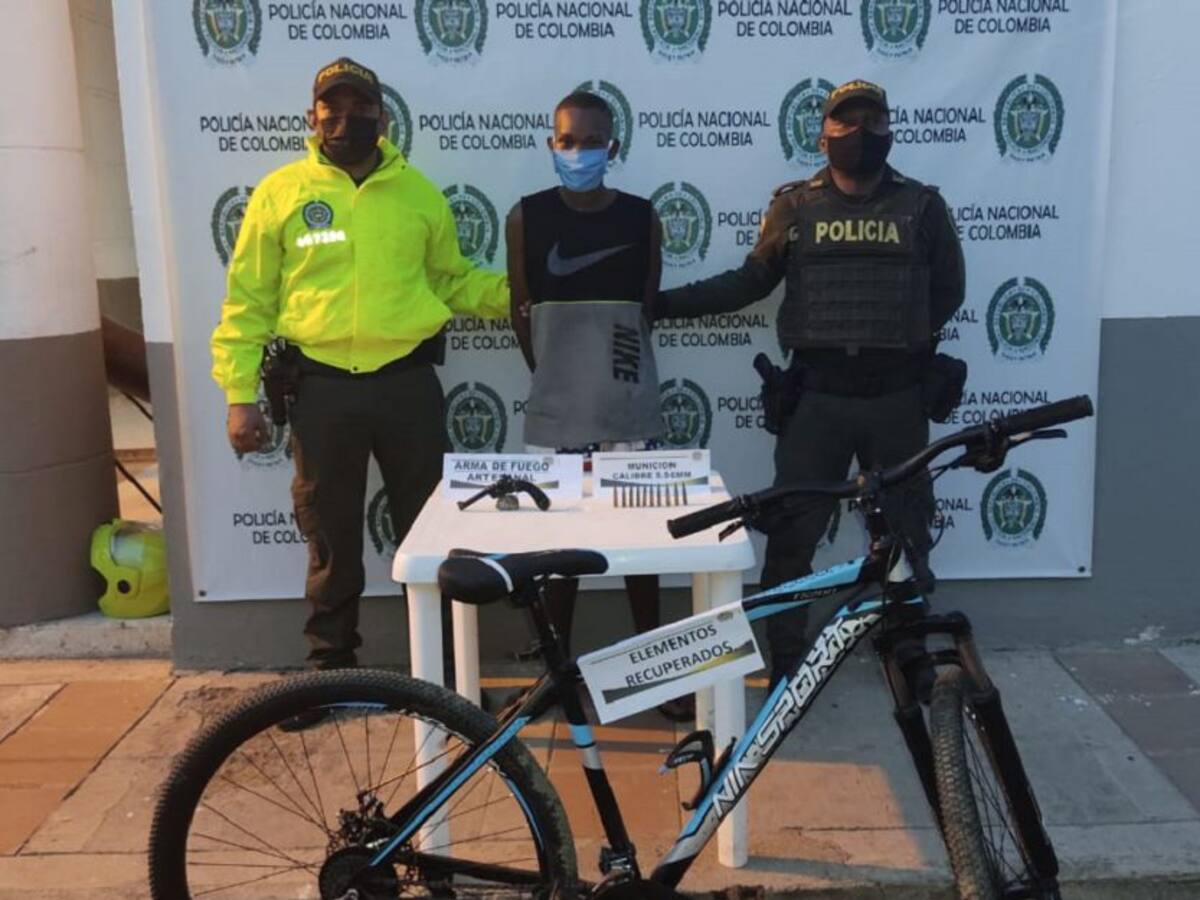 (Video) Delincuente roba bicicleta en plena vía pública de María La Baja