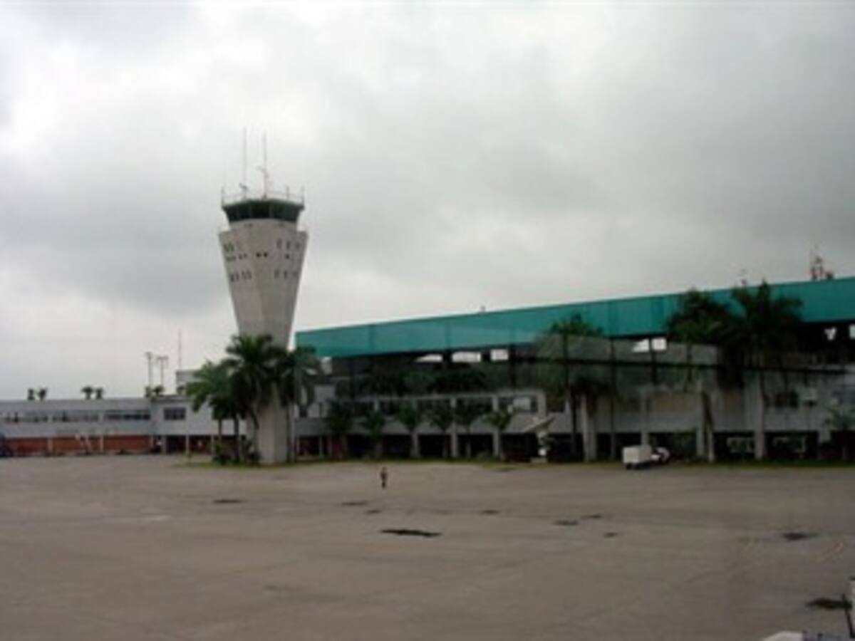 Protesta de pilotos comienza a afectar aeropuerto que sirve a Cali