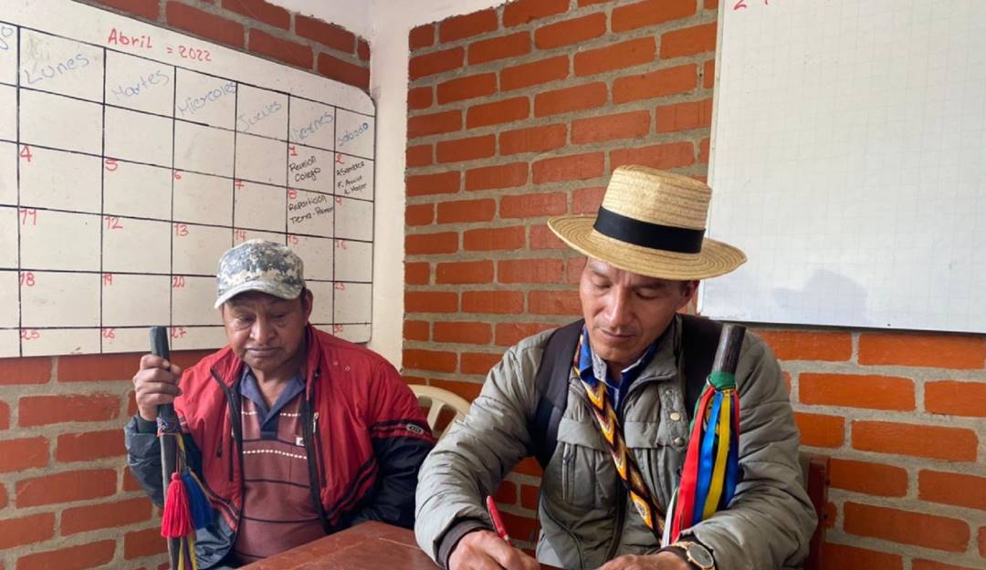 Reunión entre autoridades ambientales e indígenas en el Cauca. Foto: Cortesía CRC. 