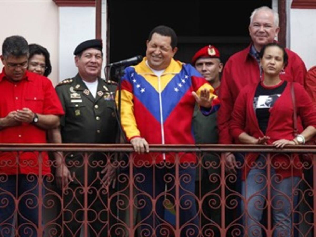 Chávez aparece ante sus seguidores cantando tonadas populares