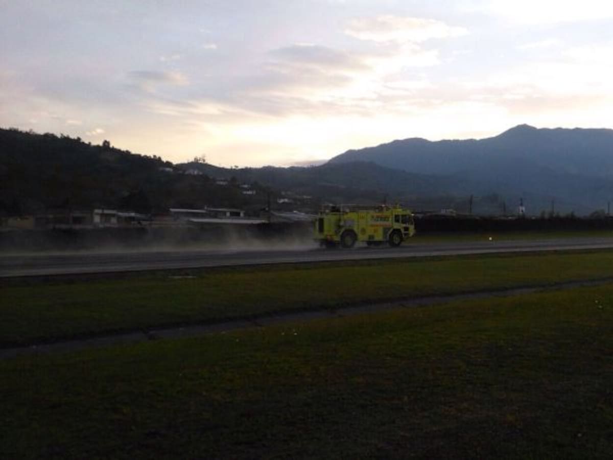 Ceniza impide operaciones en el aeropuerto La Nubia