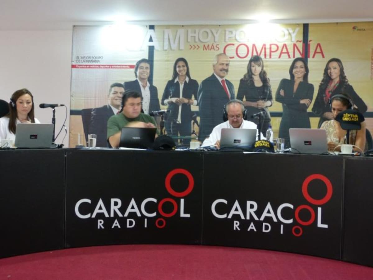 Darío Arizmendi y su equipo en la emisión del espacio de mayor audiencia de la radio en América Latina.