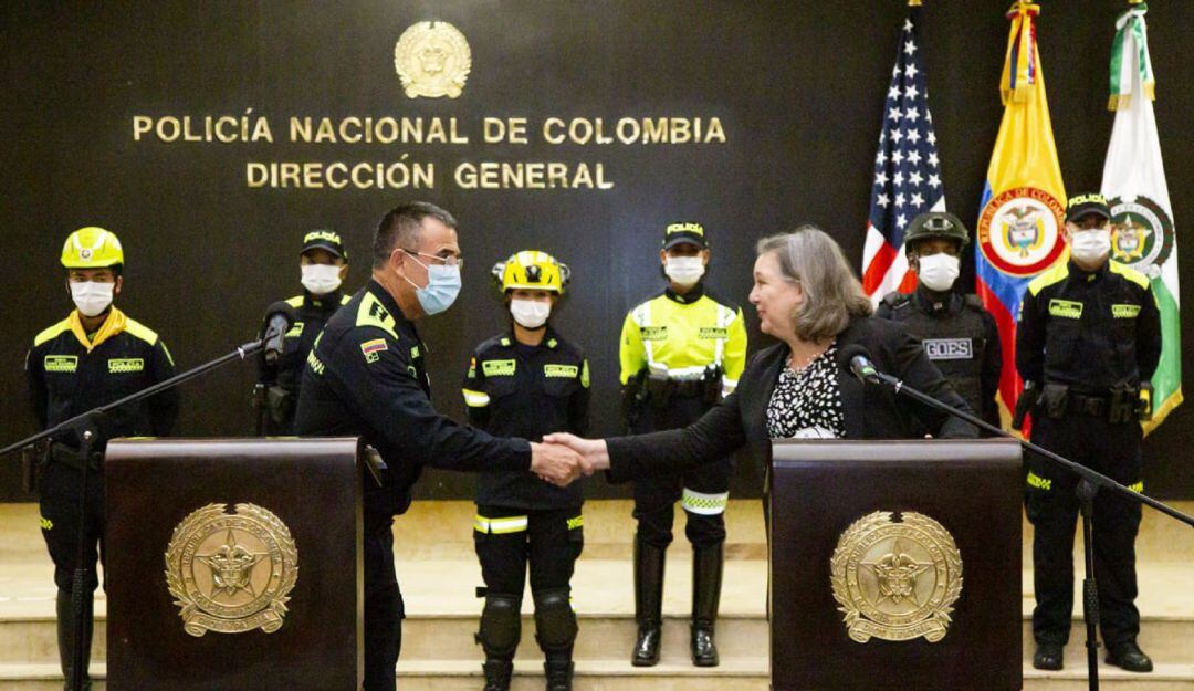 Director de la Policía, general Jorge Luis Vargas (Izquierda) y la Subsecretaria para Asuntos Políticos de la Casa Blanca, Victoria Nuland (Derecha).
