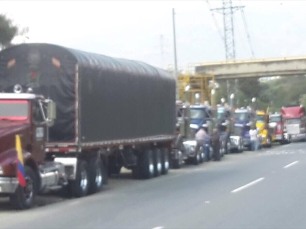 En Medellín prohíben circulación de vehículos de carga en pico y placa