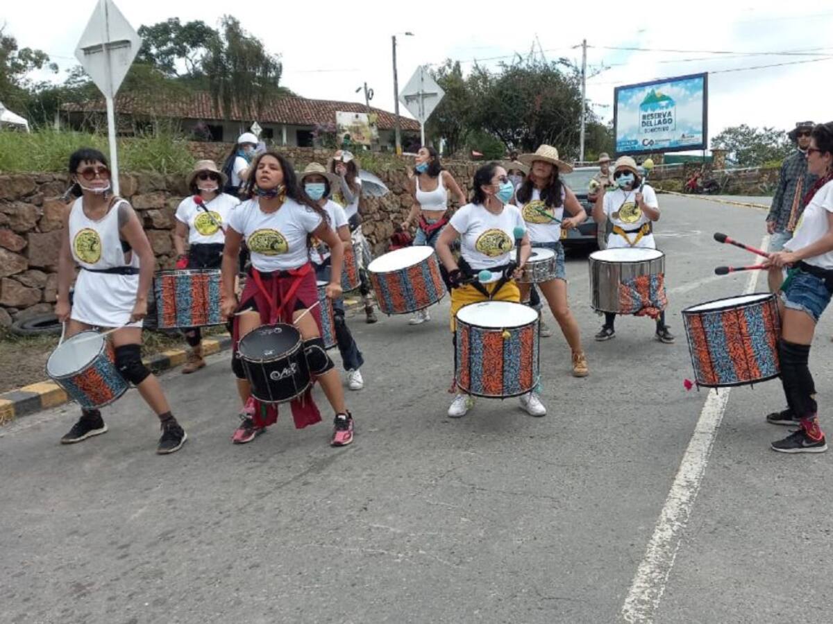 VIDEO: Sigue protesta en el peaje de la Mesa de Los Santos