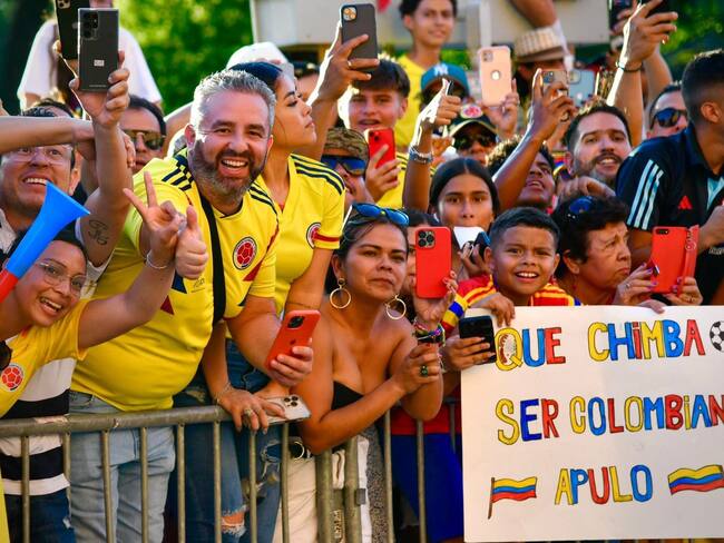 Alegría desbordada de los fanáticos de la Selección Colombia / @FCFSeleccionCol