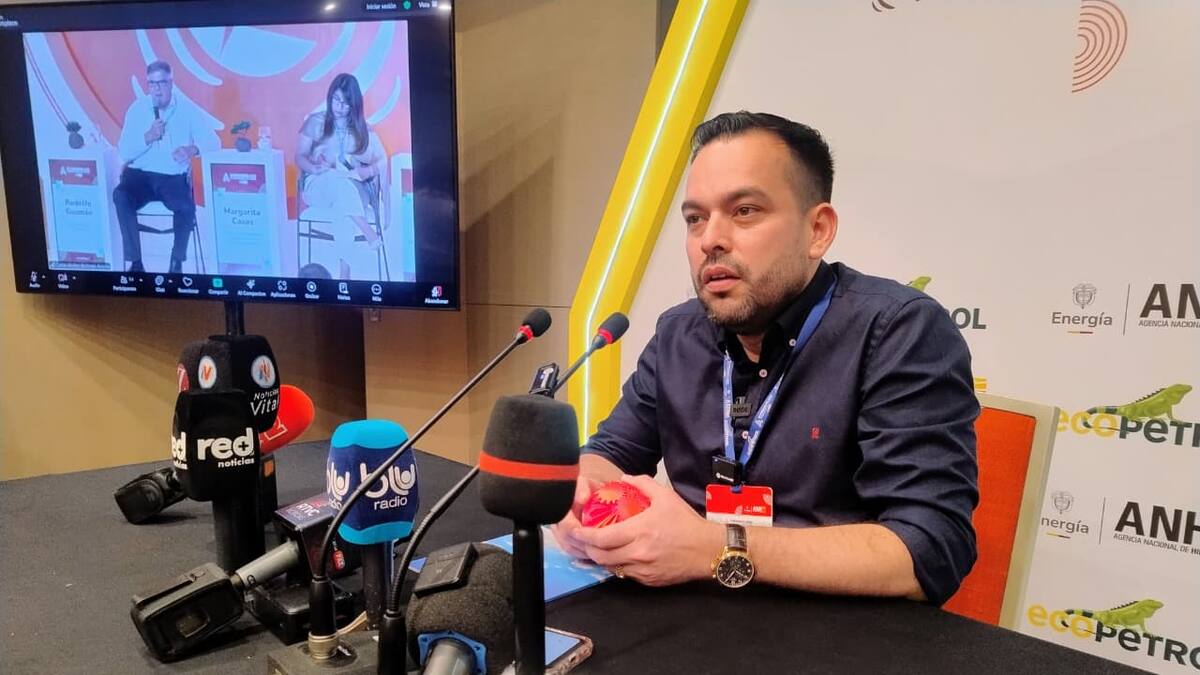 “El país no se puede entregar a un monopolio”: ministro tras fallas en operación de regasificadora