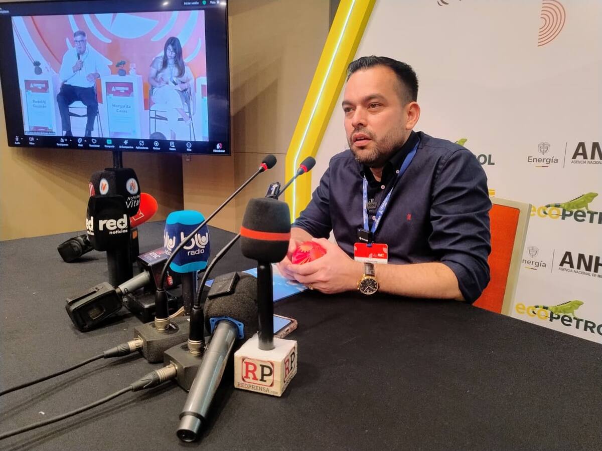 “El país no se puede entregar a un monopolio”: ministro tras fallas en operación de regasificadora