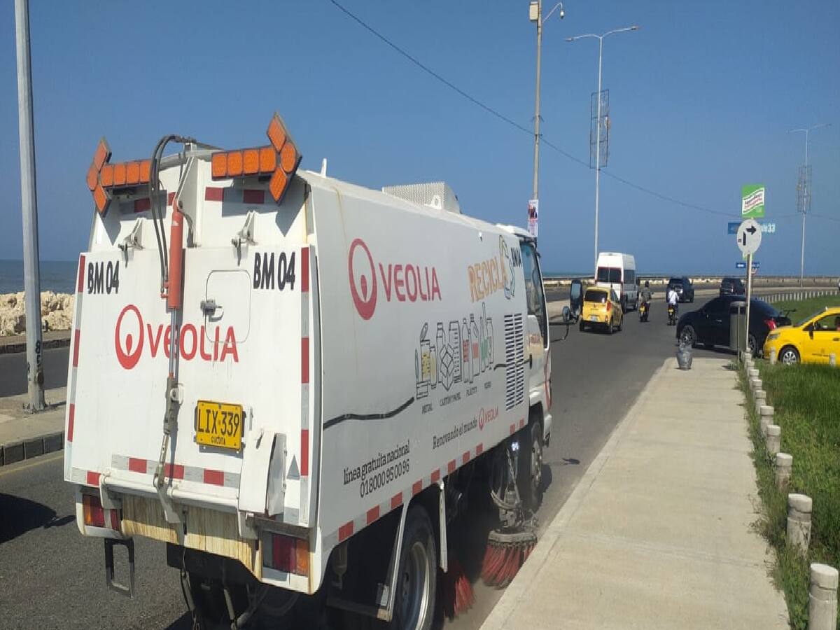 Veolia realizó limpieza general del centro histórico tras evento IRONMAN 70.3