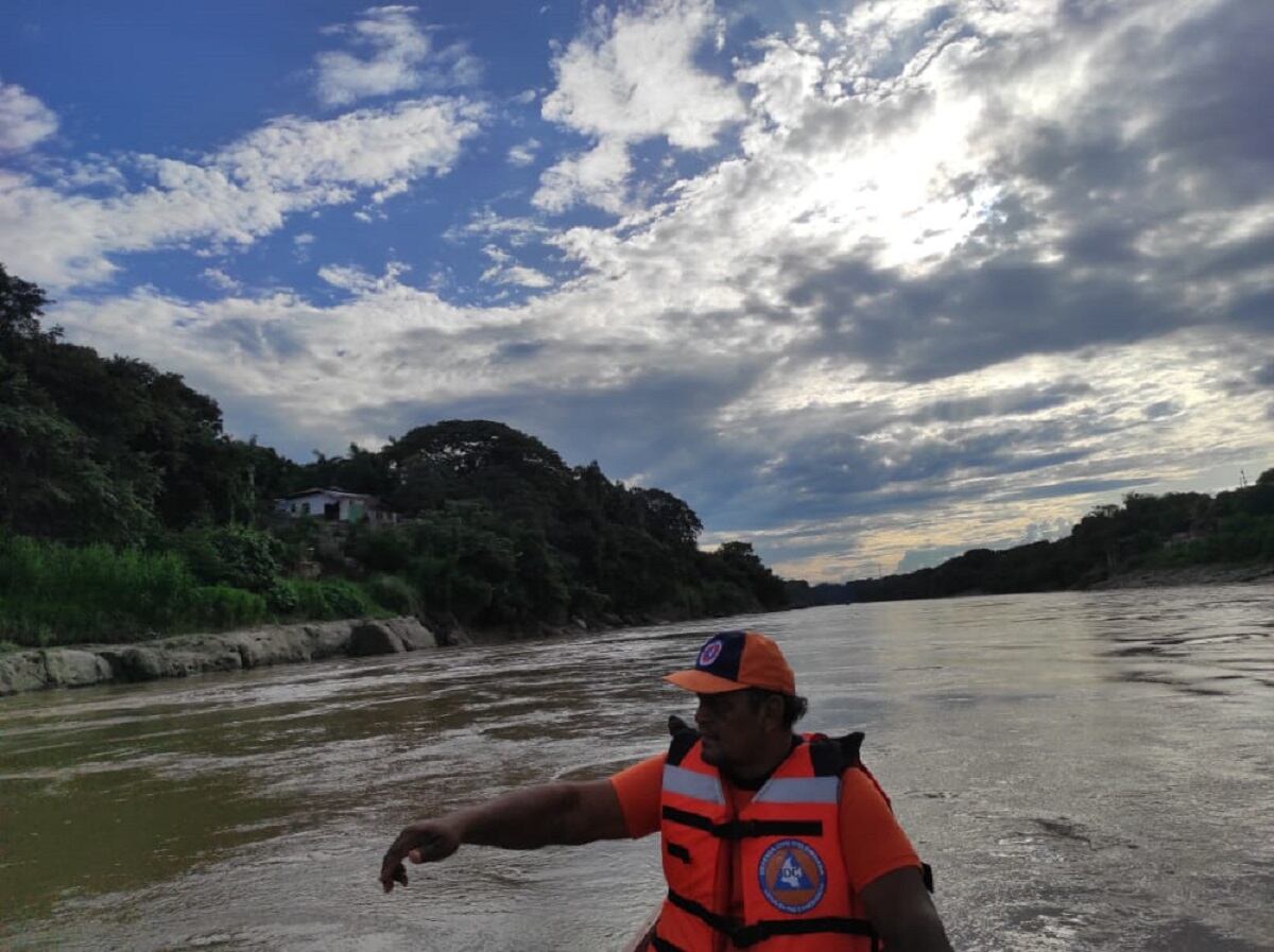 Avanza búsqueda de menor desaparecido en el río Magdalena en Flandes.