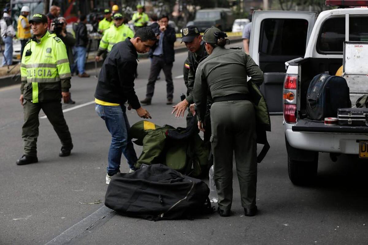 El paquete fue detonado de manera controlada, porque primeras versiones de la Policía, apuntaron a que se trataba de un explosivo.
