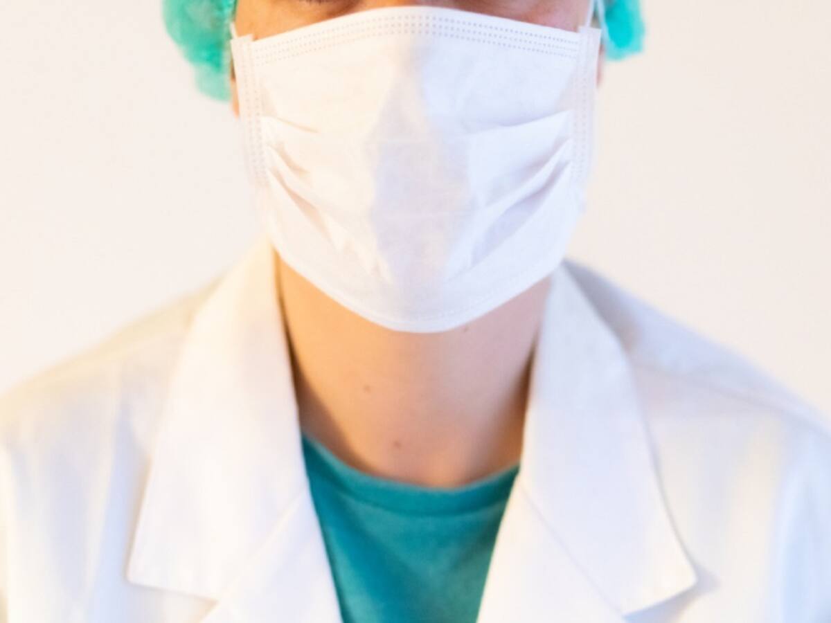 Médico atropella cinco personas y huye del lugar