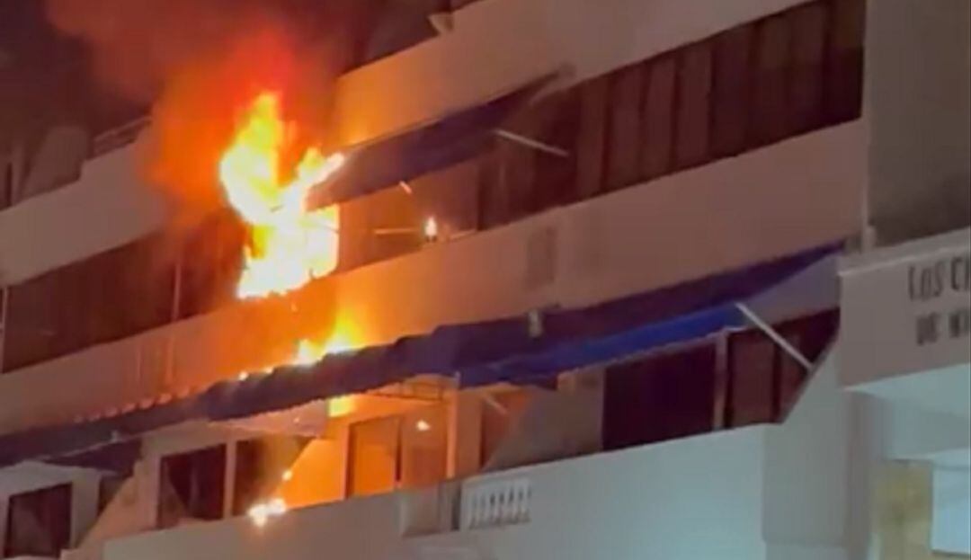 La conflagración se registró en el edificio Los Cedros de Manga