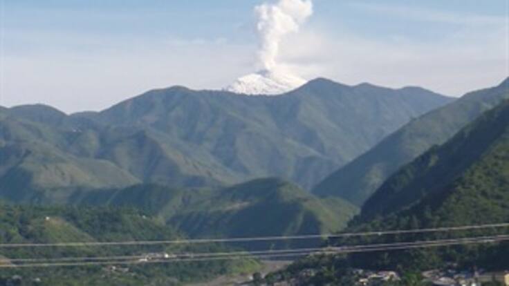 Comunidades listas ante eventual erupción del volcán Nevado del Huila