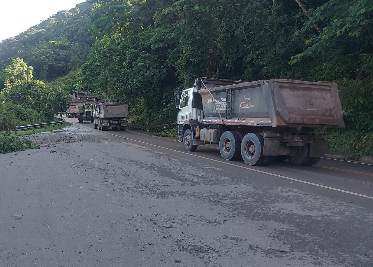 Cierre vía Cúcuta Pamplona por lluvias. Foto https://twitter.com/UVRioPamplonita