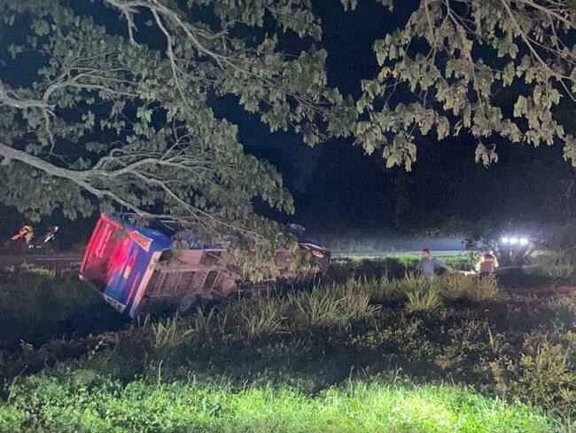 Una mujer herida dejó volcamiento de un bus en La Cordialidad