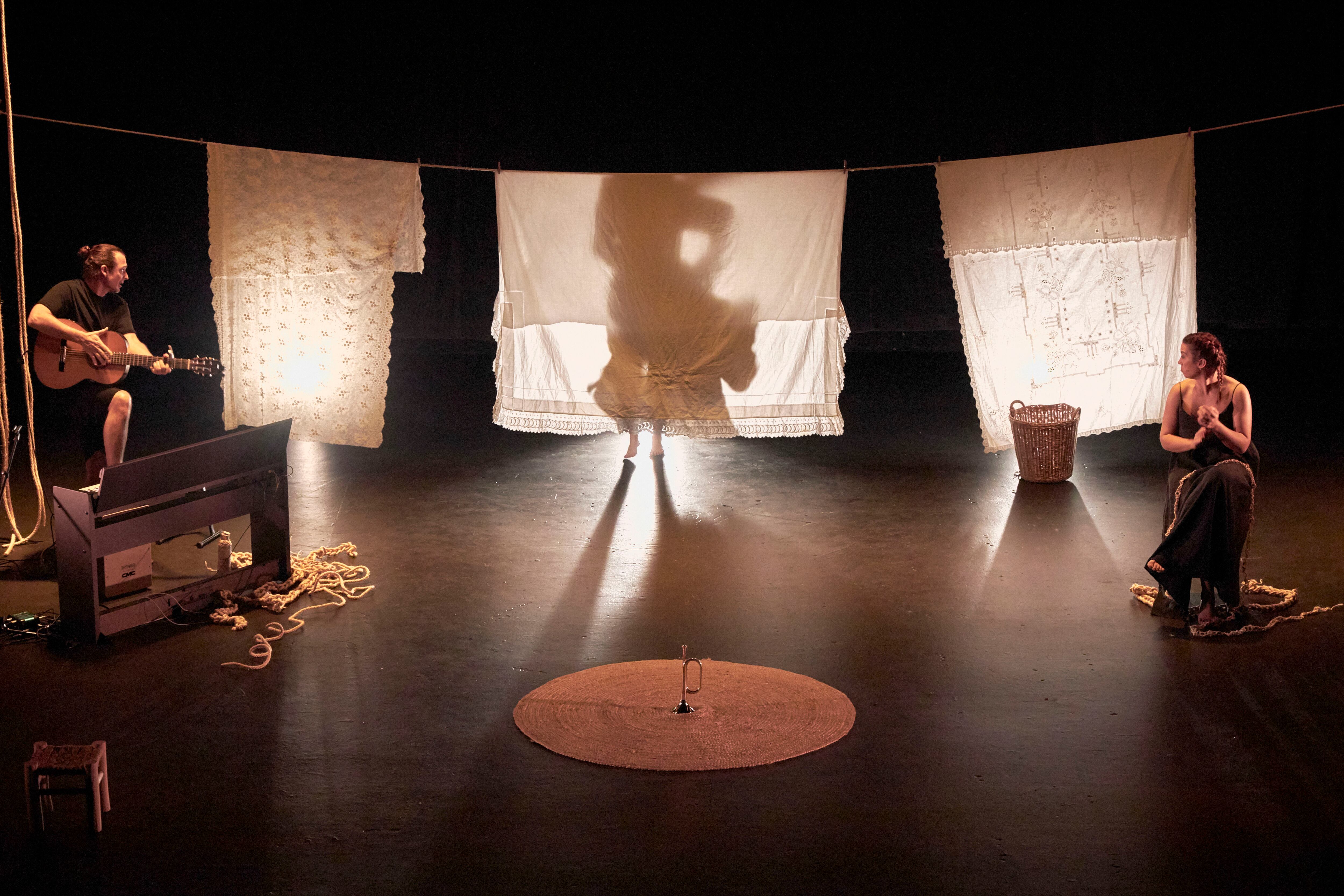 KHON KAEN (TAILANDIA), 22/01/2025.-La Vidriera Producciones se ha convertido este mes de enero en la primera compañía teatral de Melilla en realizar una gira por Asia con el estreno de su aclamada obra Lorquianas, una representación teatral llena de fuerza, música y versos inspirados en la poesía del granadino Federico García Lorca con las mujeres de su obra como protagonistas. En una nota de prensa, la compañía teatral ha informado de que ya ha estrenado la obra en las universidades tailandesas de Chulalongkorn y Khon Kaen. EFE/La Vidriera Producciones