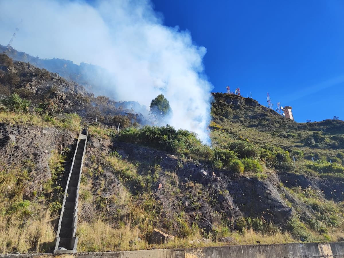 Aún permanecen tres focos en el incendio del Páramo de Santurbán