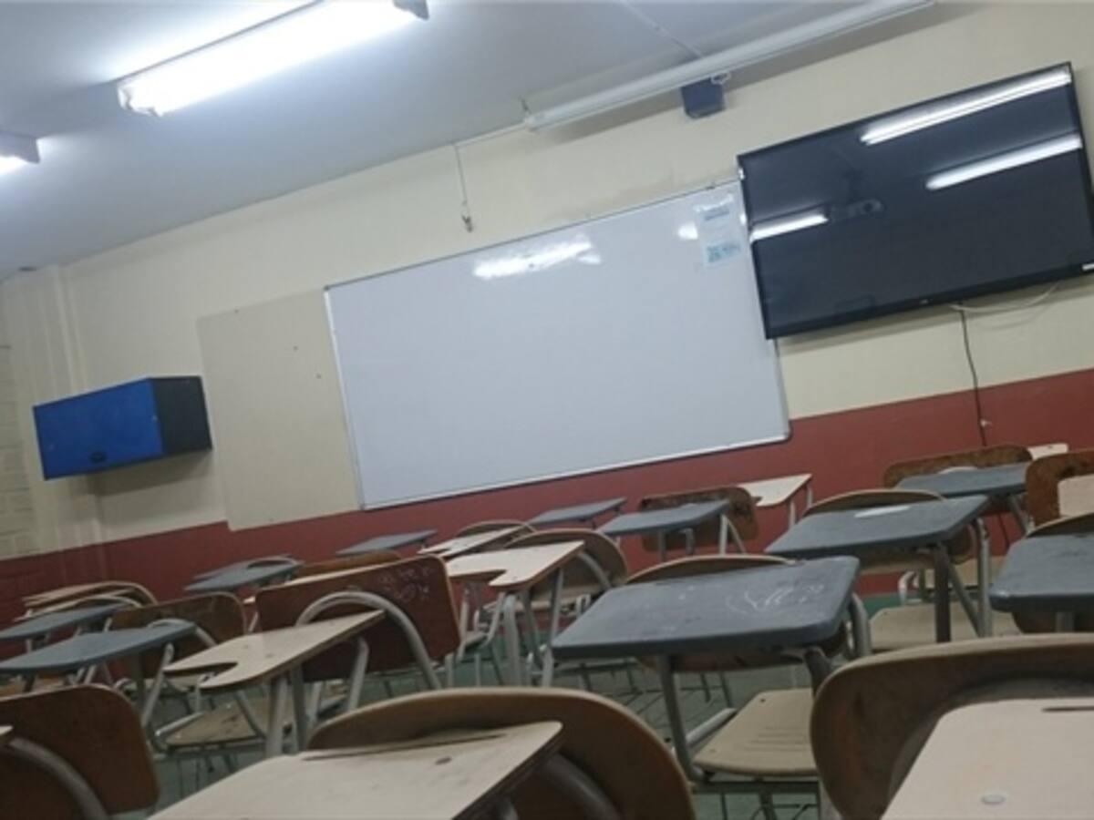 Un millón de estudiantes antioqueños normalizan clases mañana viernes