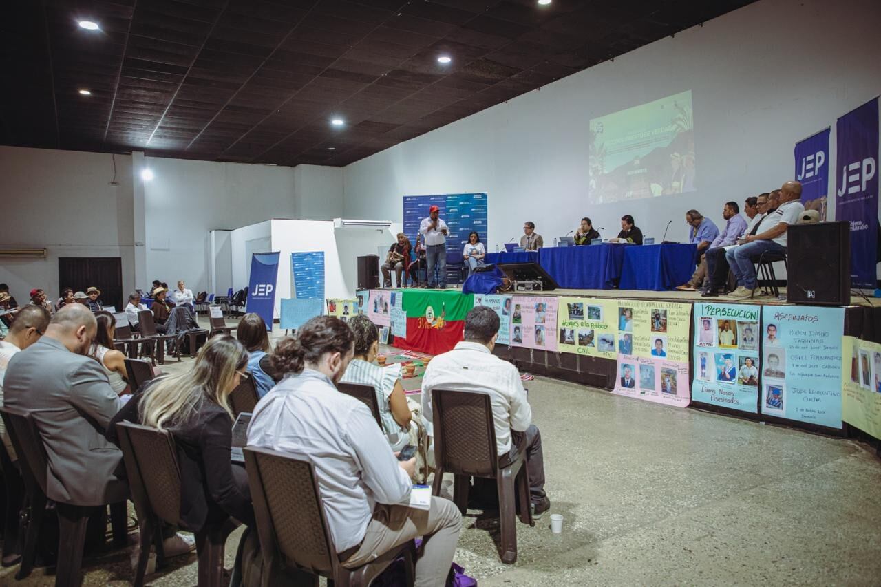 En Cali nueve exintegrantes de las extintas Farc-EP, imputados por crímenes en norte del Cauca y sur de Valle del Cauca, fueron llamados a reconocer responsabilidad ante la justicia, las víctimas y el país.