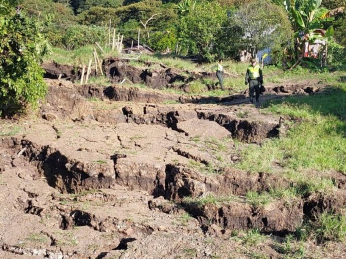 Cerca de 20 personas damnificadas por deslizamiento de tierra en Guática