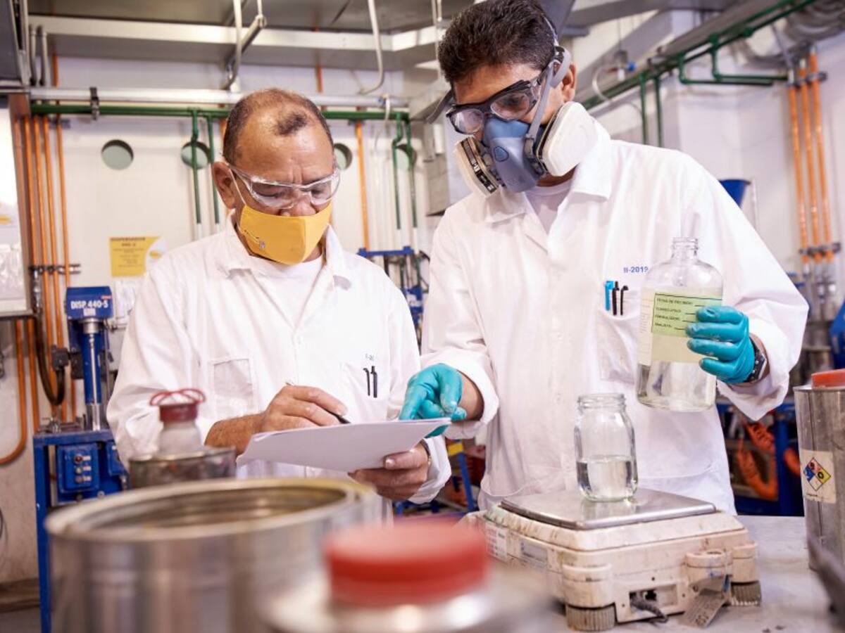 En Antioquia crean pintura que elimina el virus que produce el Covid -19