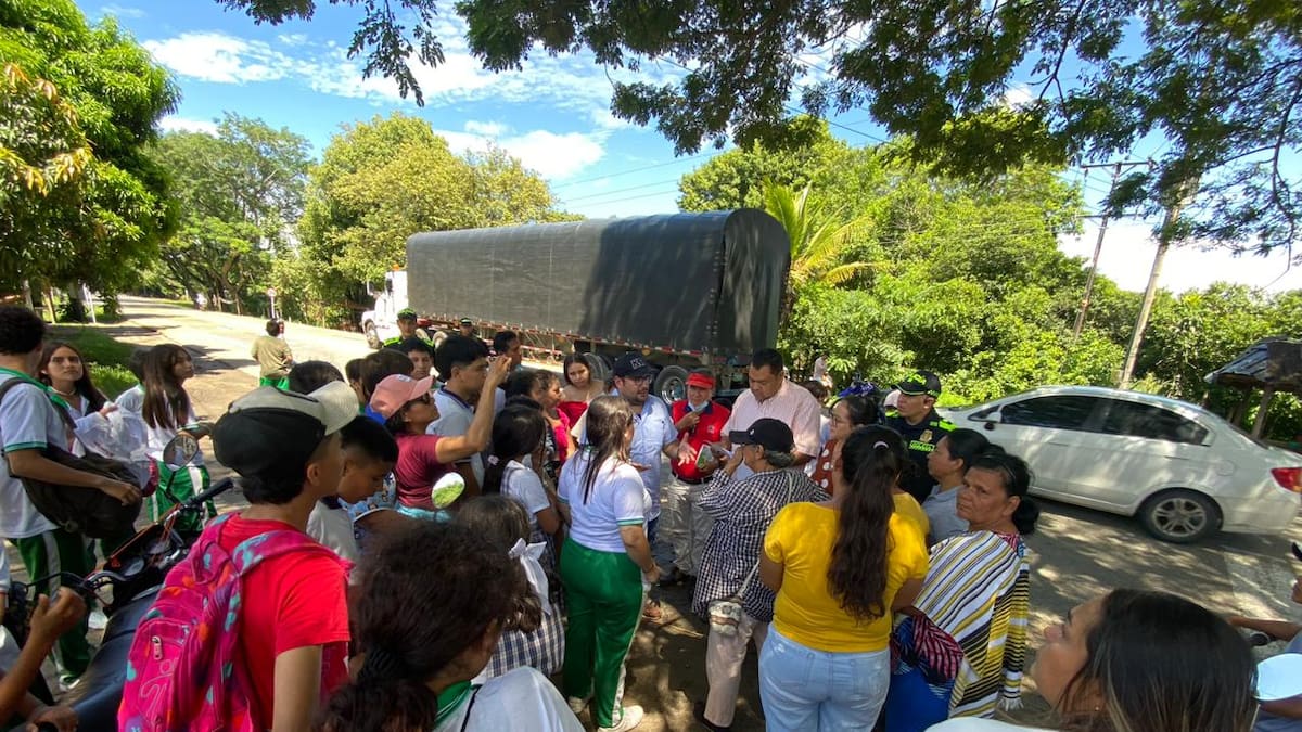 Continua Plantón de estudiantes y padres de familia de institución educativa La Vega