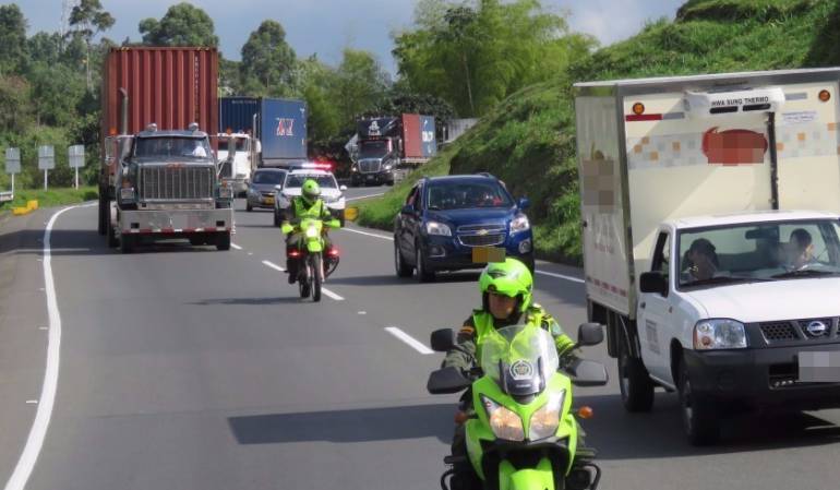 Las autoridades han conseguido el desplazamiento de por lo menos 30 tracto mulas.