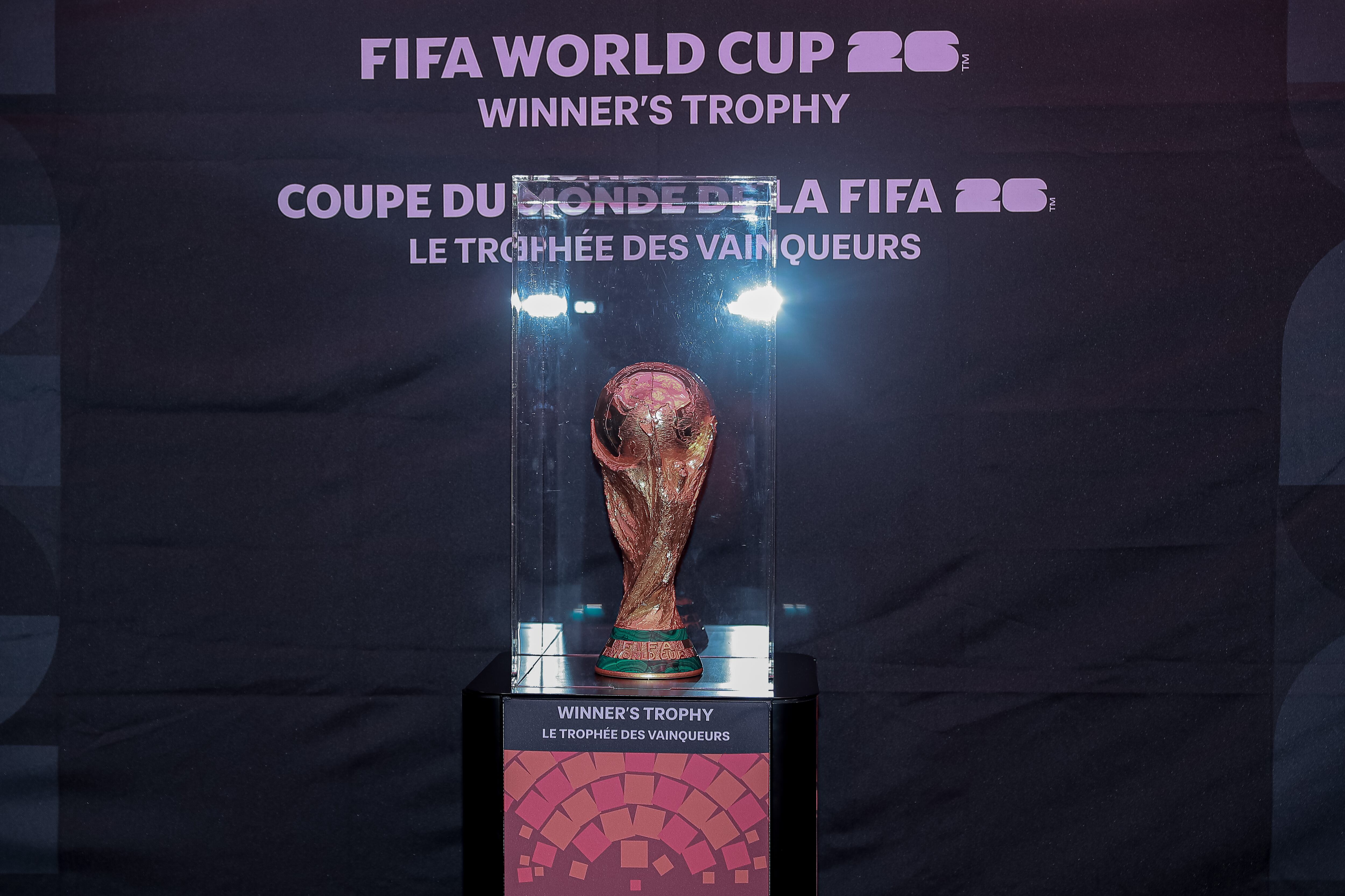 El trofeo de la Copa del Mundo exhibido previo al inicio del Mundial. (Photo by Elizabeth Ruiz Ruiz/Getty Images)