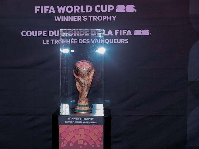 El trofeo de la Copa del Mundo exhibido previo al inicio del Mundial. (Photo by Elizabeth Ruiz Ruiz/Getty Images)