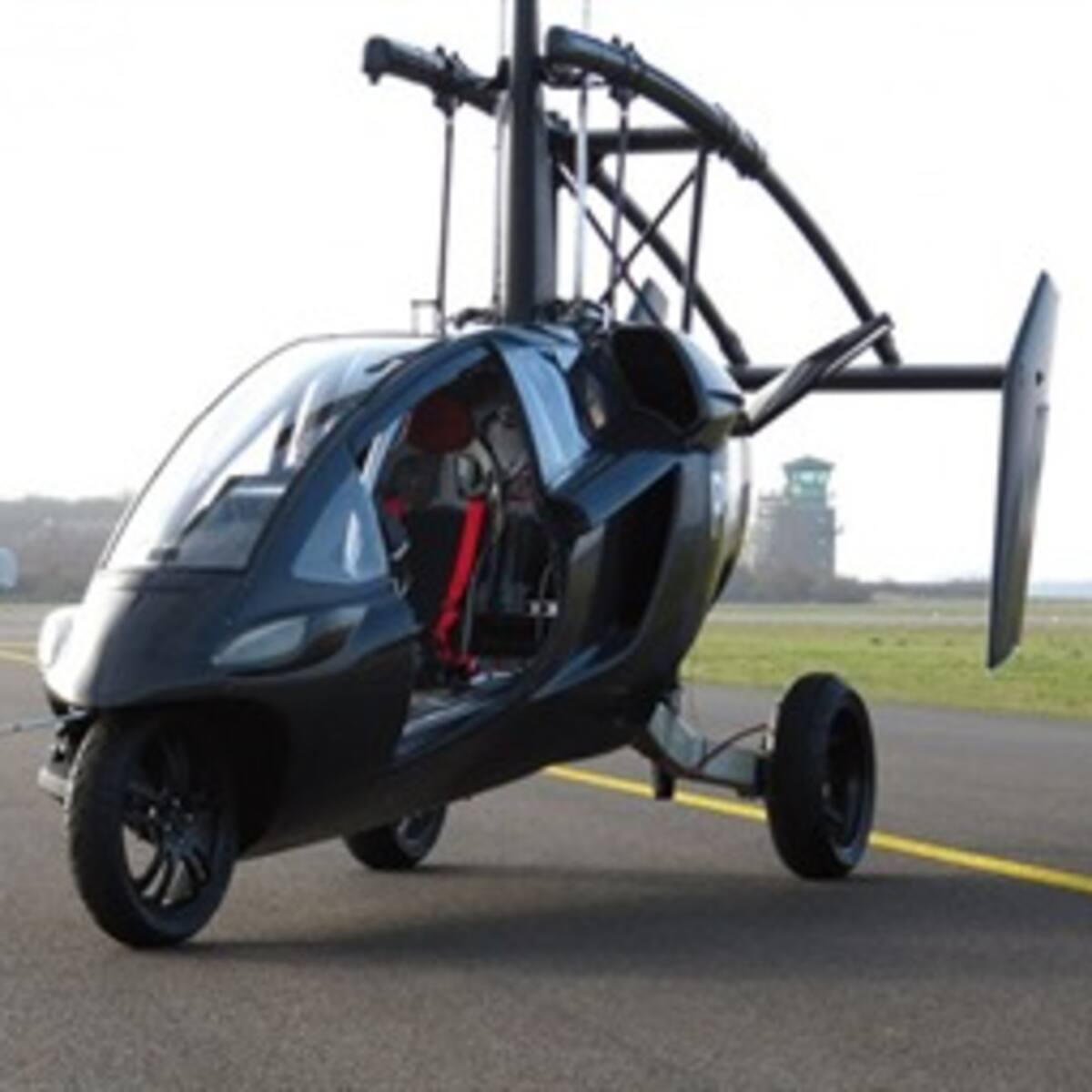 El carro volador es una realidad: realiza su primer vuelo con éxito