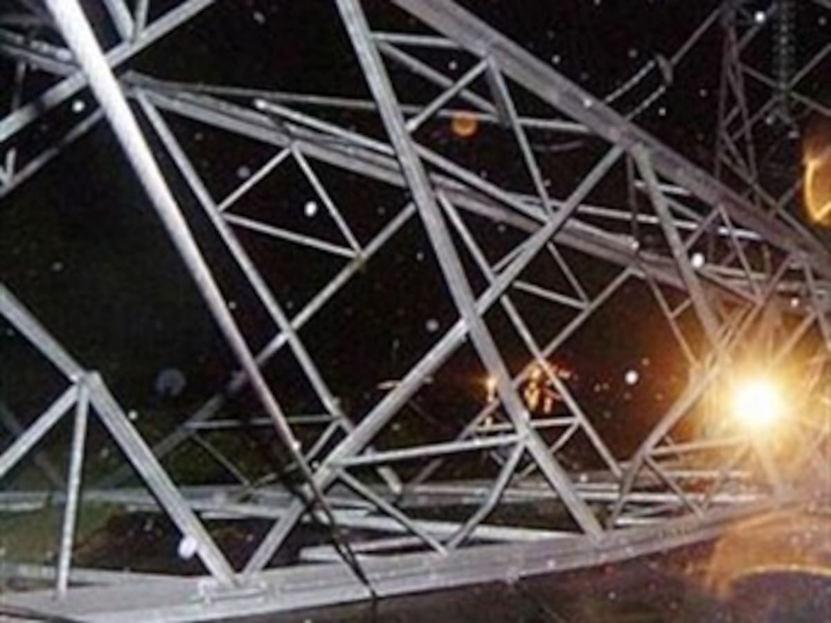 Electrificadora en Norte de Santander coordina arreglo de la torre volada por las Farc