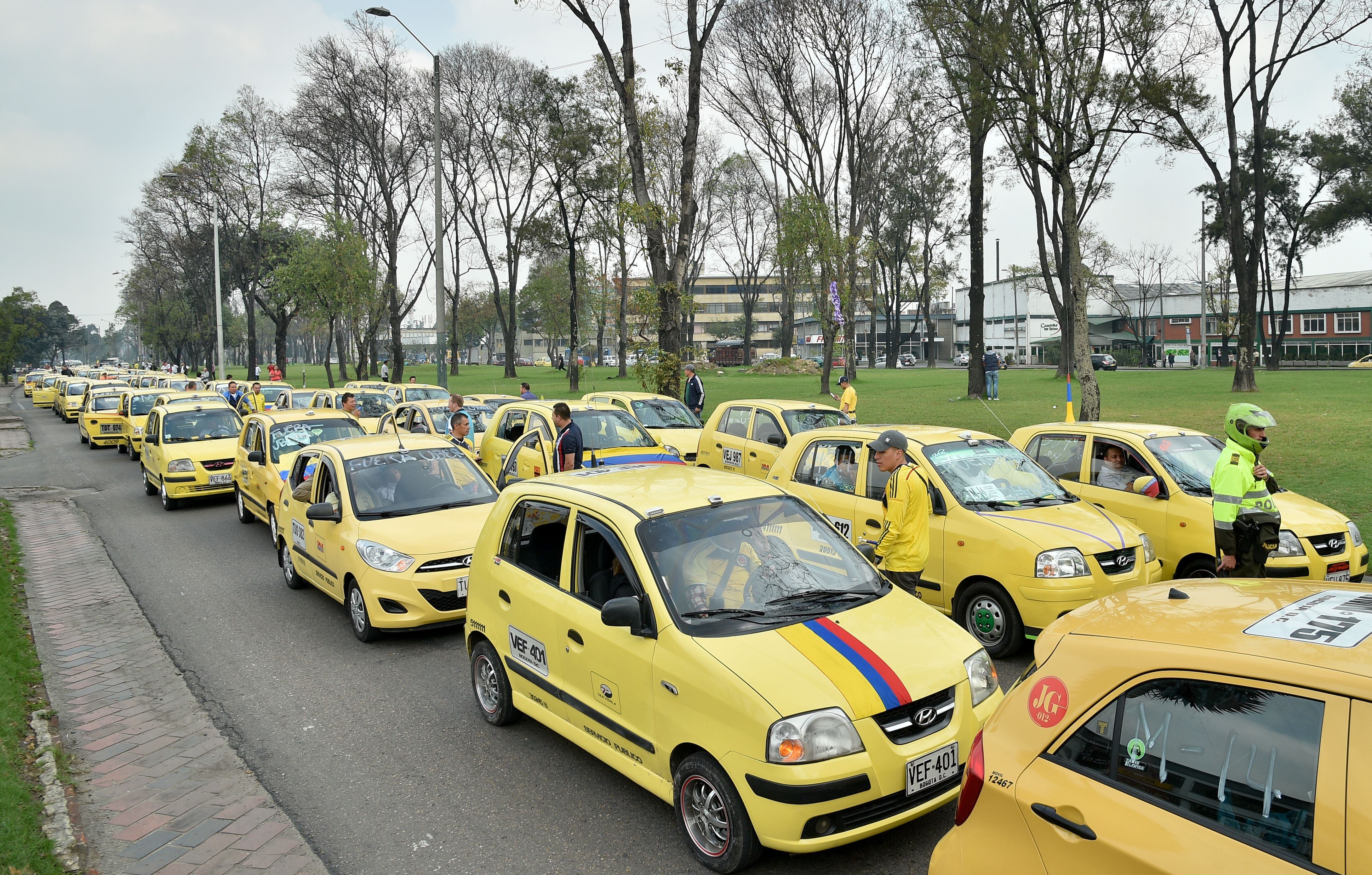 Gremio de taxistas junio 2023.Foto: GUILLERMO LEGARIA/AFP via Getty Images.